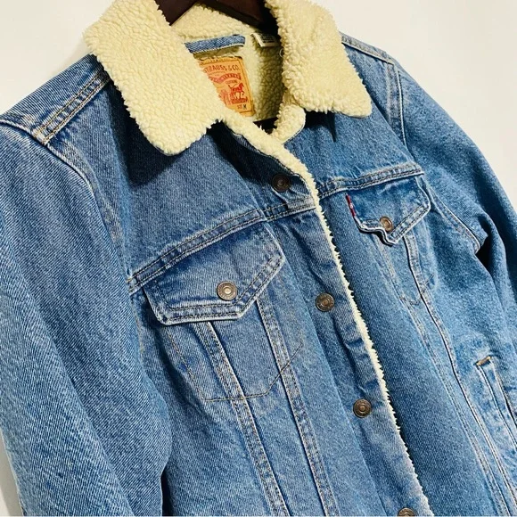 Levi’s Womens Light Blue Washed Sherpa Trucker Jacket Size Medium - Picture 6 of 6